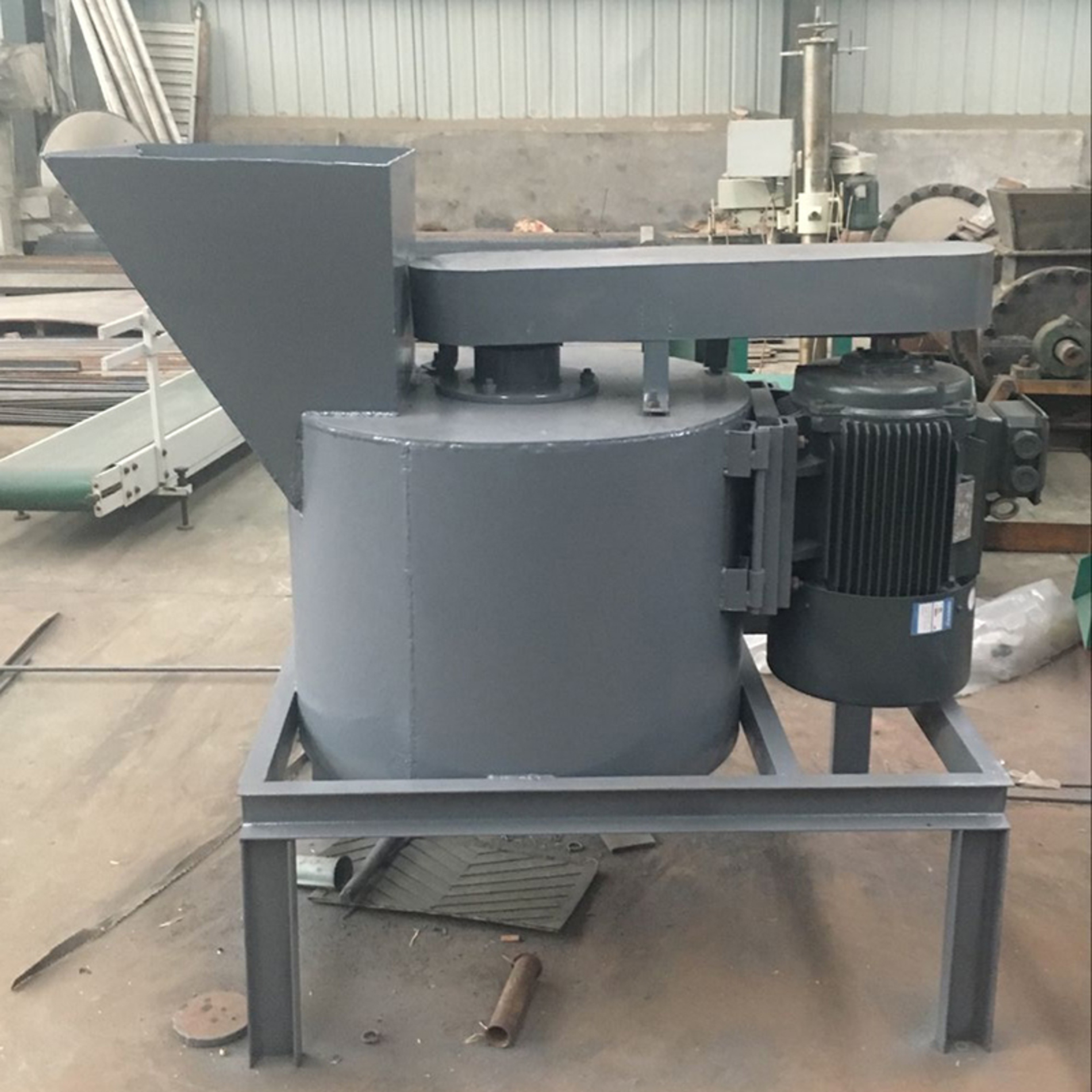 有機肥立式粉碎機的結構特點和應用優勢有哪些？