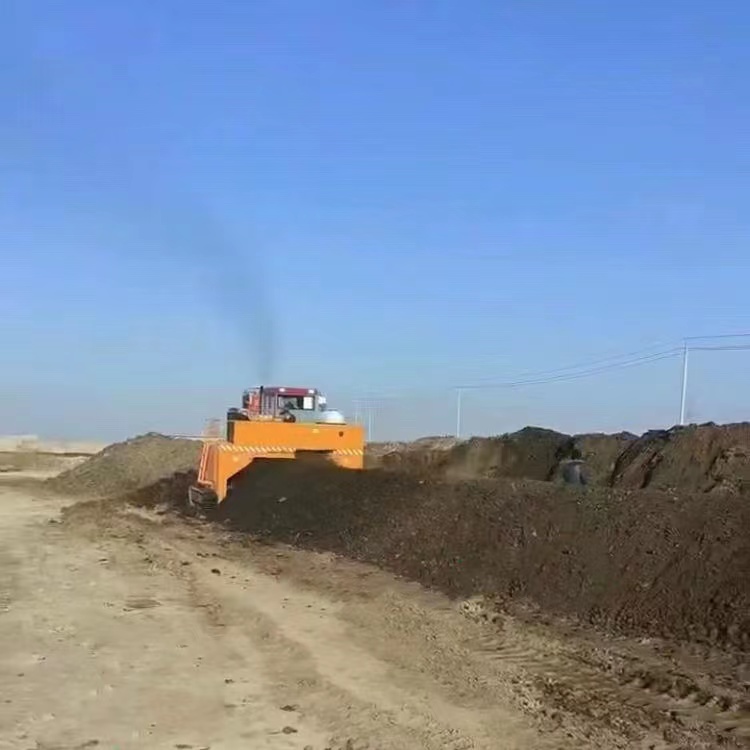 有機(jī)肥發(fā)酵選擇履帶式翻拋機(jī)好用嗎？