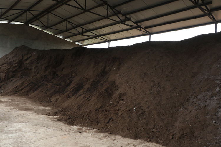 雞糞有機(jī)肥制作過程